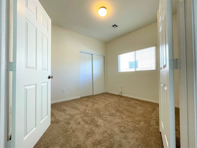 Building Photo - Enjoy mini park in your backyard! Single-story home in Aliante community