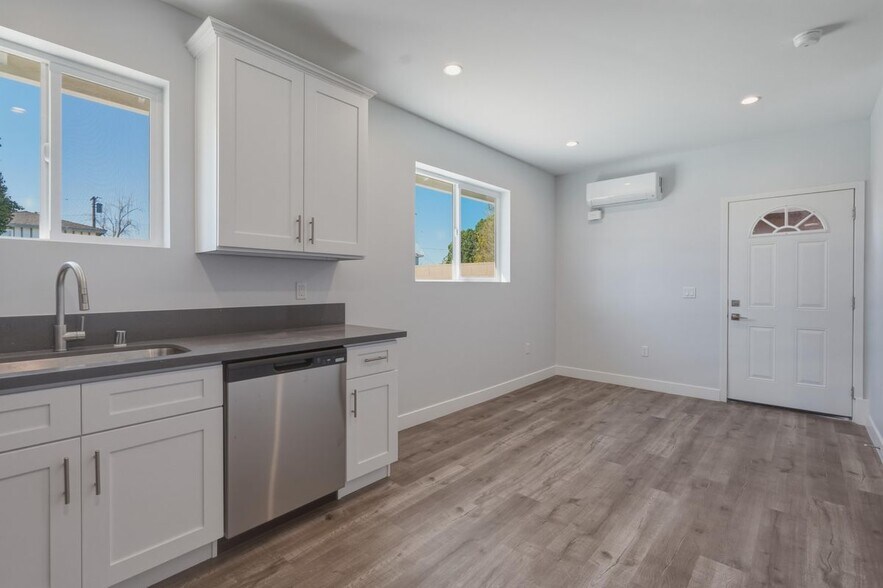 Building Photo - 19833 Blythe