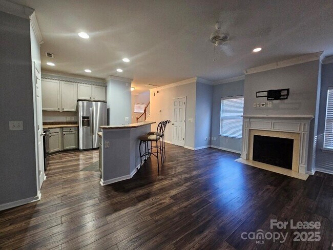 Building Photo - 2219 Crosscut Dr