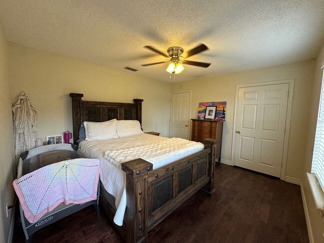 Building Photo - 208 Summerset Ct