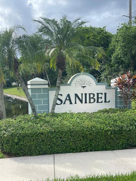 Building Photo - 8021 Sanibel Dr