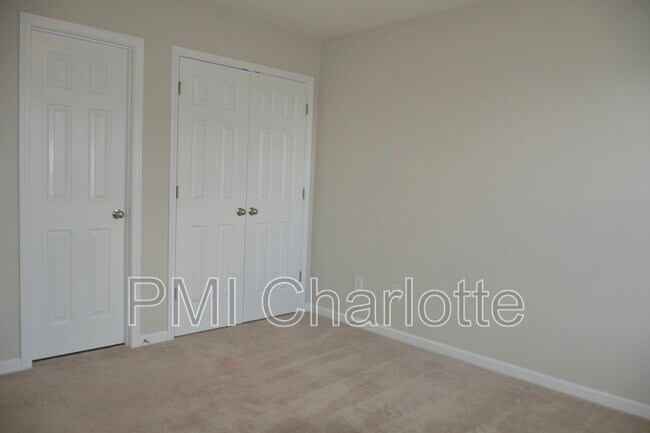 Building Photo - 307 Glennallen Rd