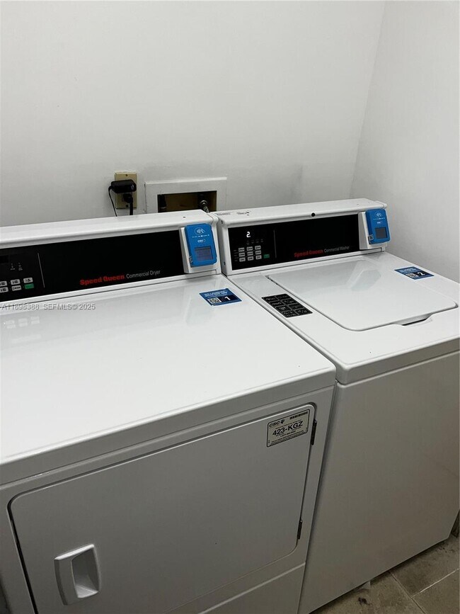 Building Photo - 1455 N Treasure Dr