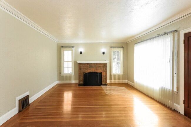 Building Photo - 708 Calmar Ave