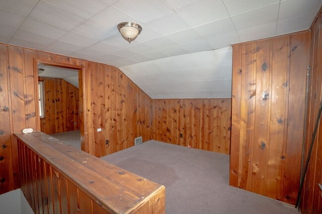 Building Photo - Update charming 3 bedroom bungalow