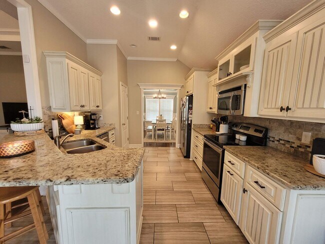 Building Photo - Exquisite Southern Living: 3BR/2BA Gem with Modern Touches, Fenced Yard, and Community Pool in Be...