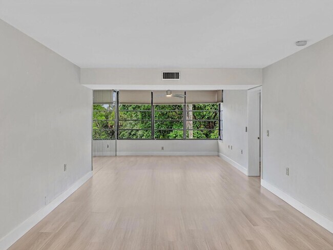 Building Photo - 1711 Whitehall Dr
