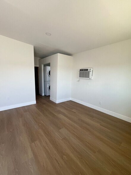 Building Photo - 2869 Ridgeway Dr