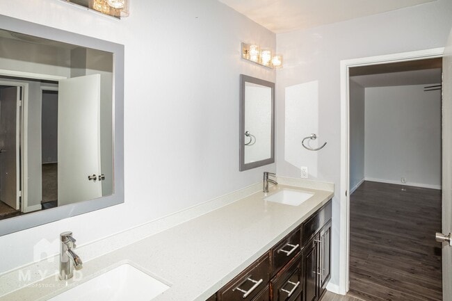 Building Photo - 10617 Caminito Cascara