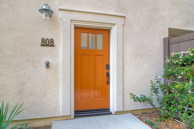 Building Photo - 3 Bedroom Townhome at Bayside Cove!