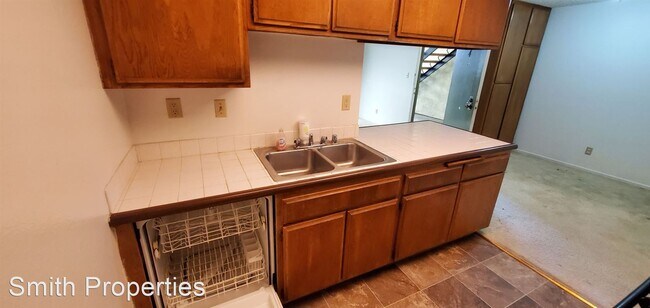 Building Photo - 1865 Plaza del Amo