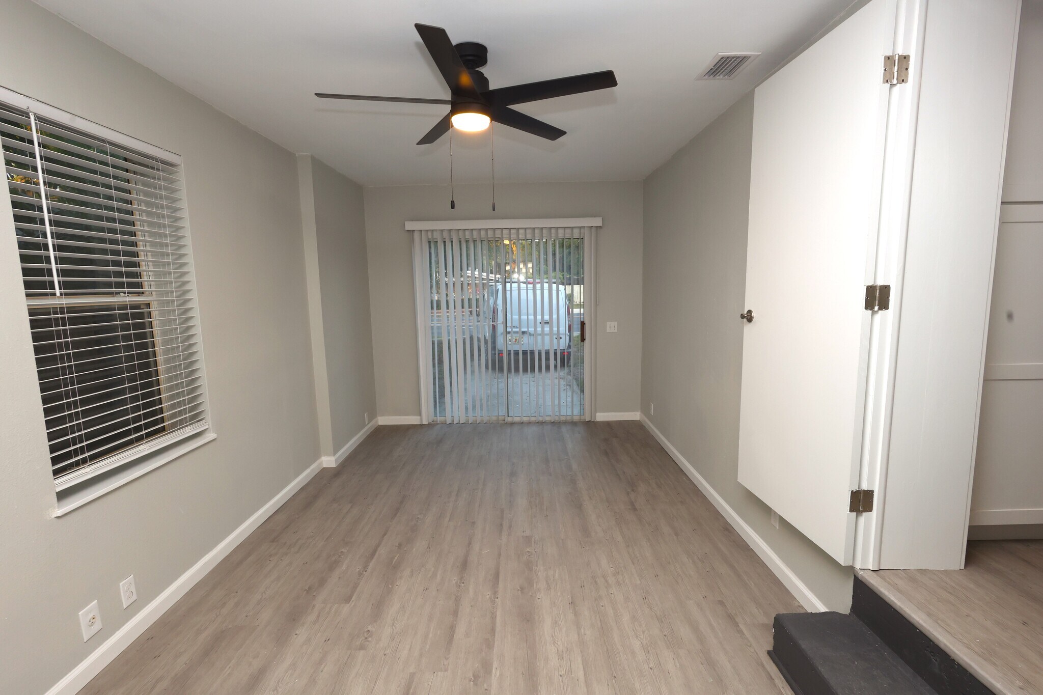 Building Photo - 110 N Palm Ave