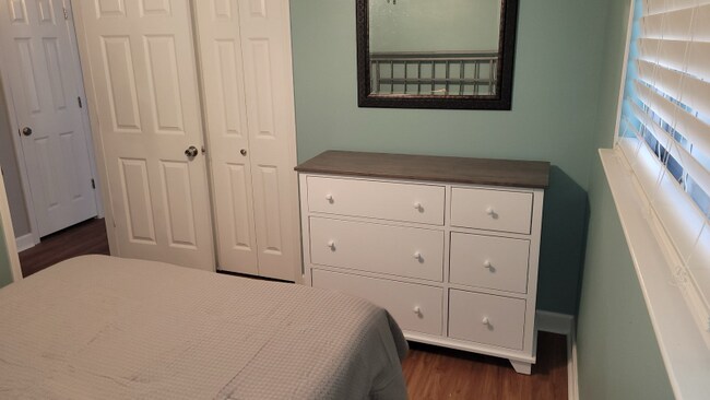 Building Photo - 1212 N Starrett Rd