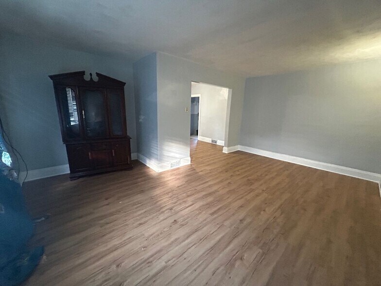 Building Photo - 63 Page St