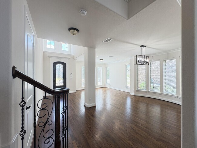 Building Photo - 7952 Ashwood Ln
