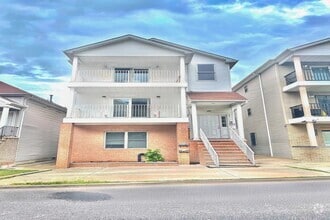 Building Photo - 264 Custer Ave