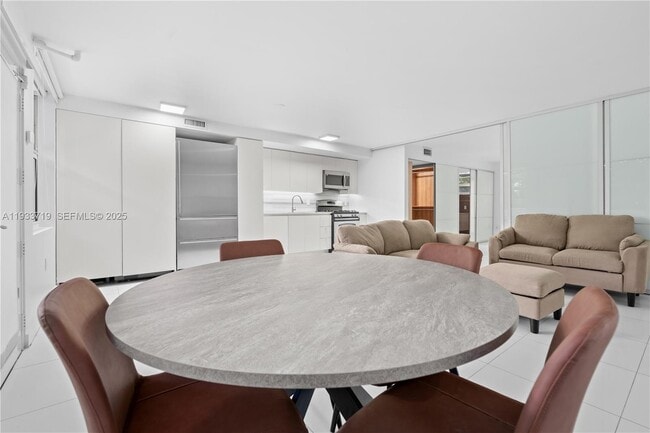 Building Photo - 301 Jefferson Ave