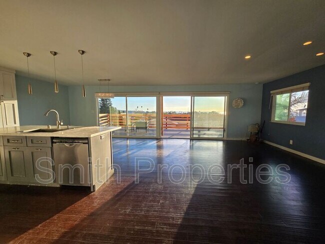 Building Photo - 509 N Helberta Ave