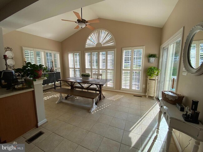 Building Photo - 6 Hollow Creek Cir