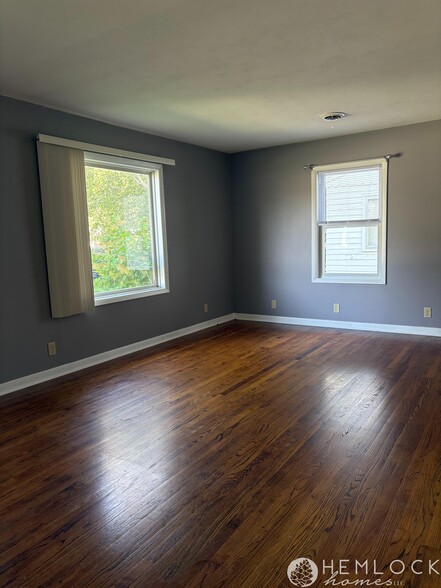 Living Room - 916 Blaine St
