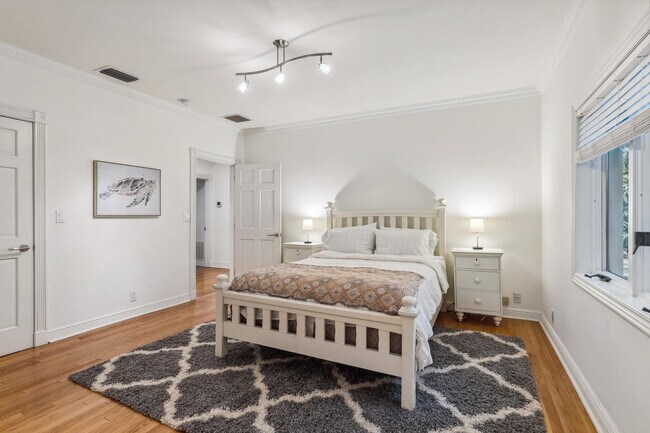 Building Photo - 3301 NE 16th St