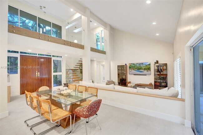 Building Photo - 2360 Tigertail Ave