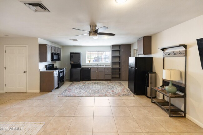 Building Photo - 1330 E Monte Vista Rd