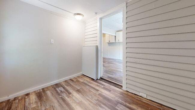 Building Photo - Huge 4 Bedroom Single Family House - almost 1500 SQ FT!