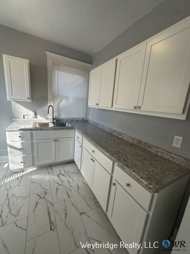 Building Photo - 407 Jackson Ave