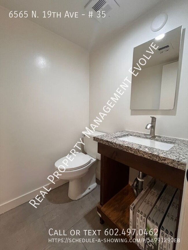 Building Photo - 6565 N 19th Ave