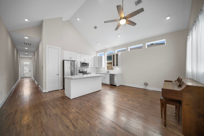 Building Photo - 5415 Margarita St