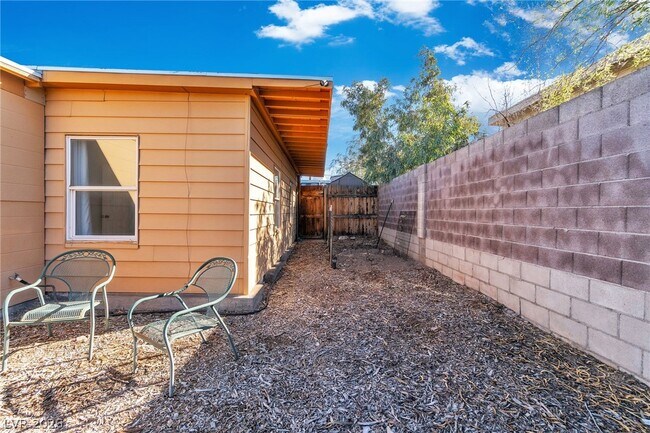 Building Photo - 235 Zinc St