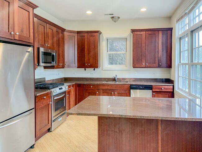 Building Photo - 2927-29 N. Southport