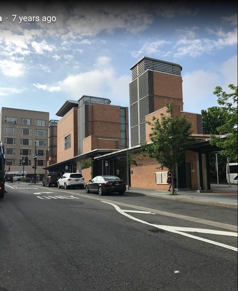 Building Photo - 222 48th St