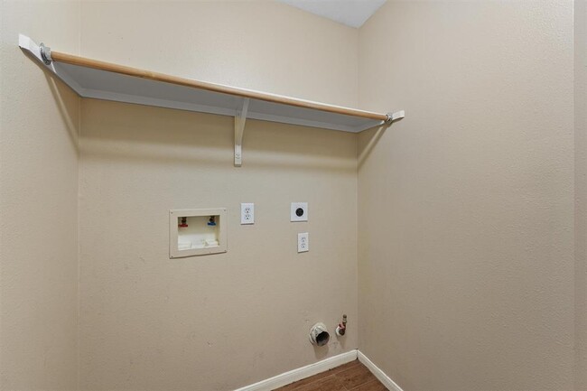 Building Photo - 8342 Loetsch Ridge Way