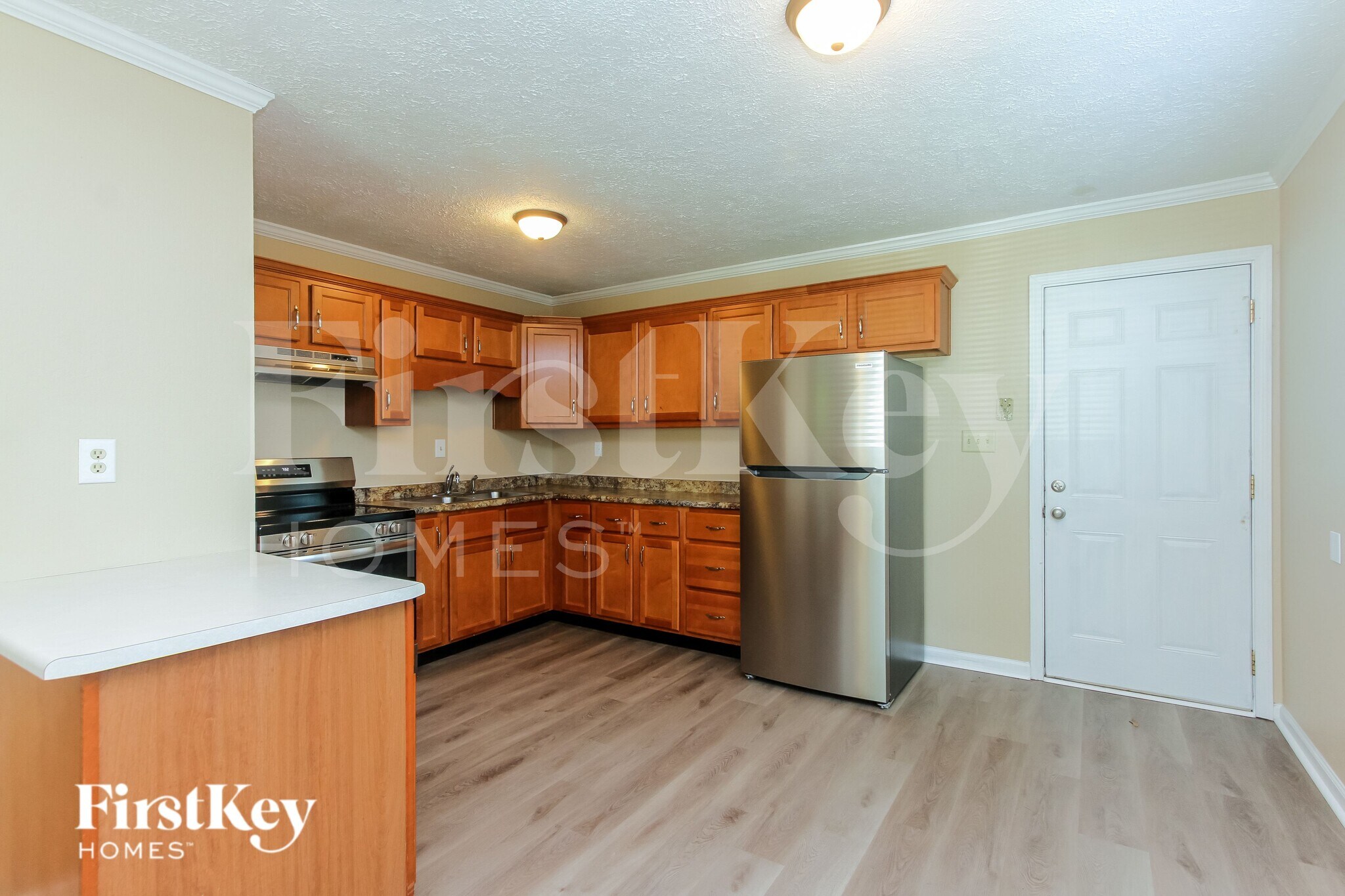 Building Photo - 702 Delbrook Dr