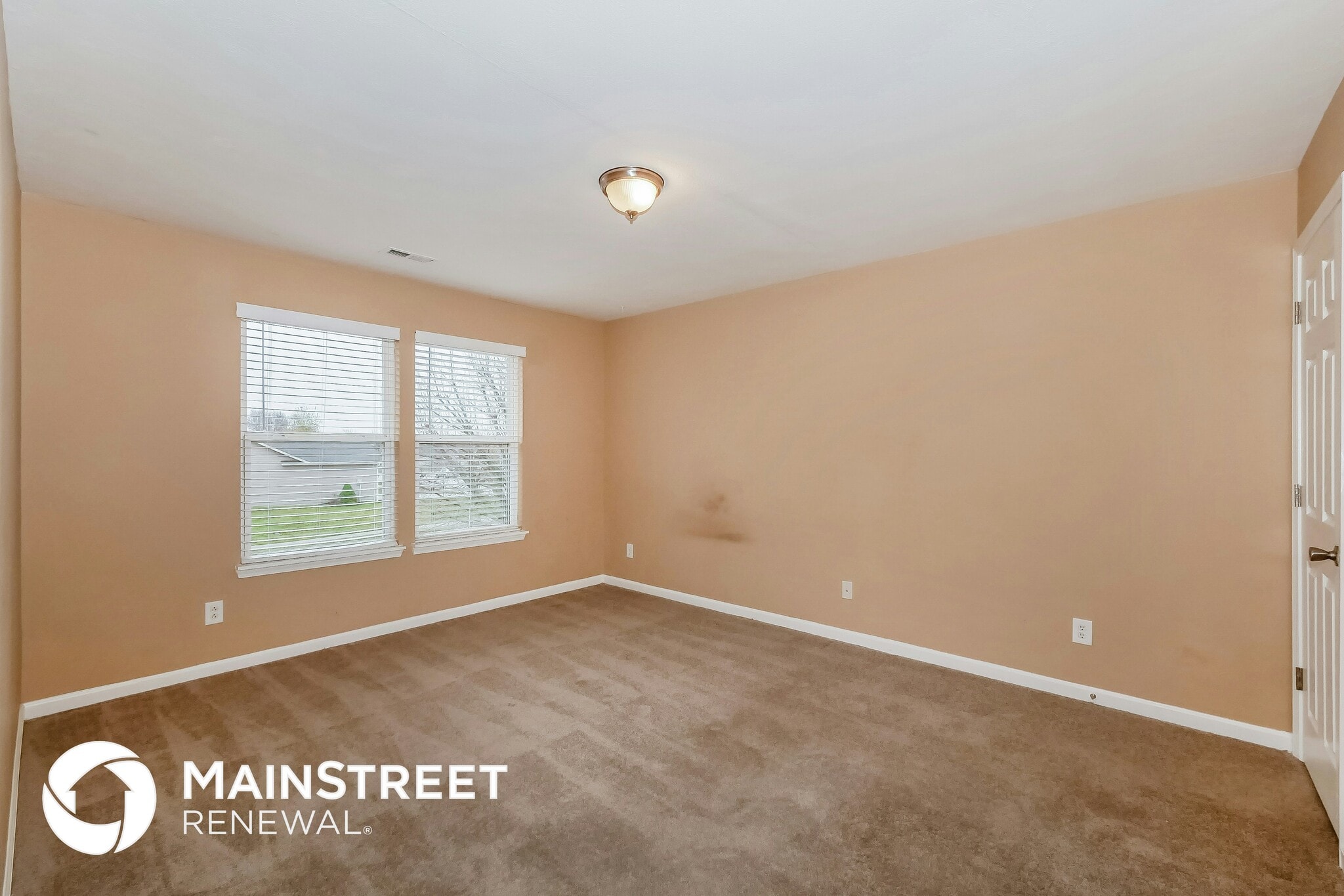 Building Photo - 8144 Wood Hollow Ln