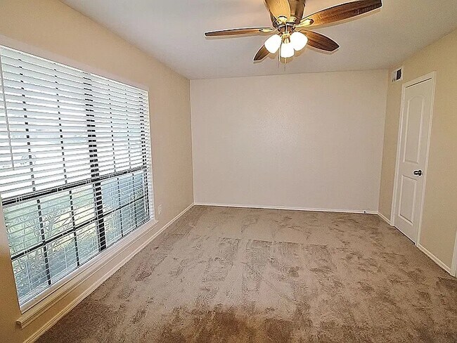 Building Photo - 436 Pogue St