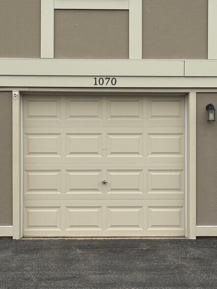 Building Photo - 1070 Glouchester Hbr