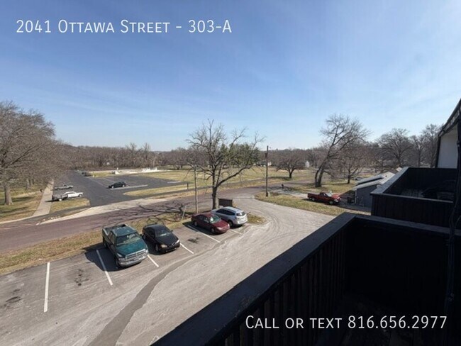 Building Photo - 2041 Ottawa St