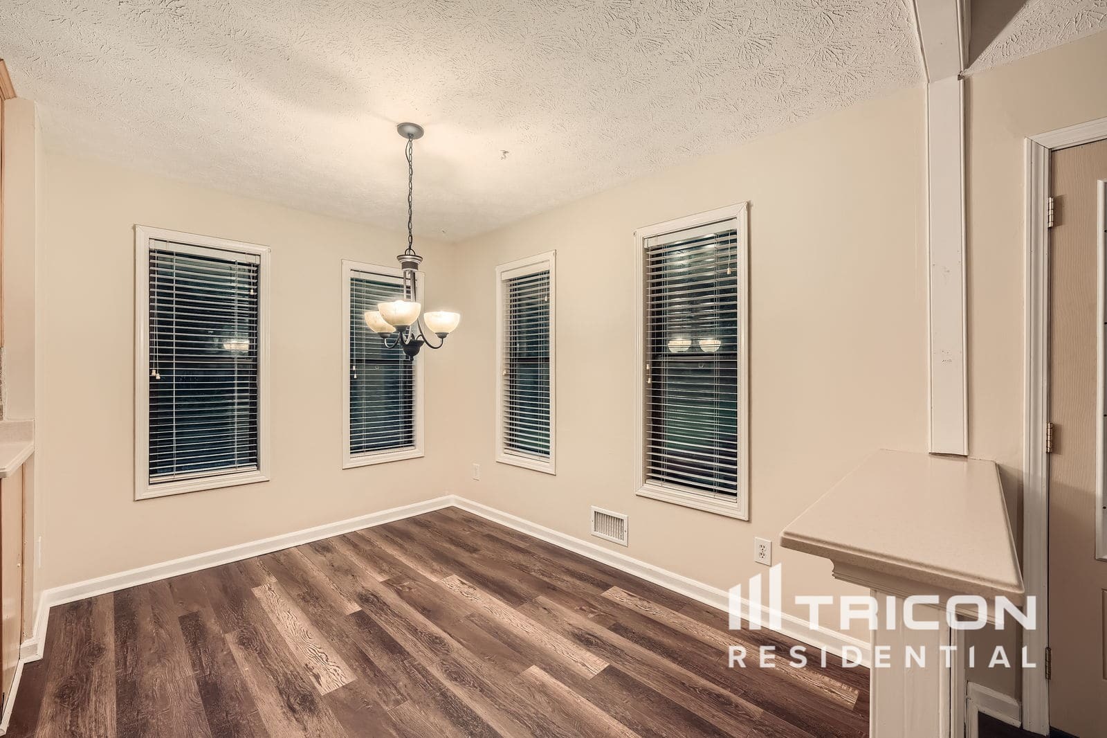 Building Photo - 136 Bramble Oak Dr