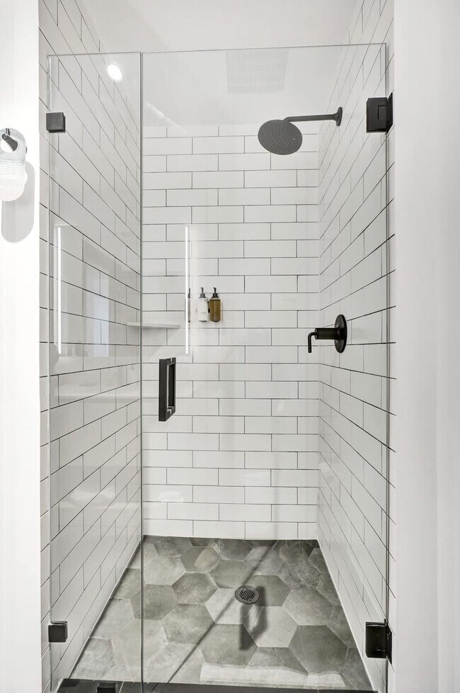 Building Photo - 398 NE 5th St