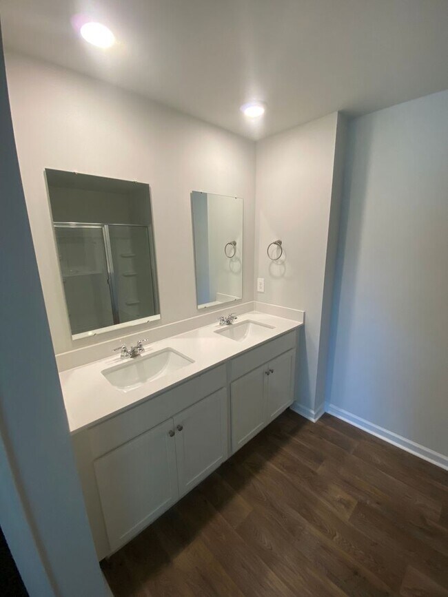 Building Photo - 207 Windsong Dr