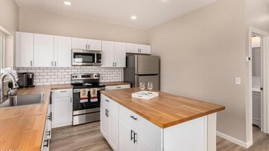 Building Photo - 2746 W Pima St