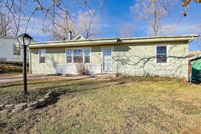 Building Photo - 3713 Woodlawn Terrace