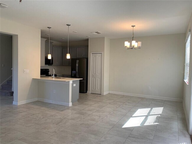 Building Photo - 1230 Sandwedge St