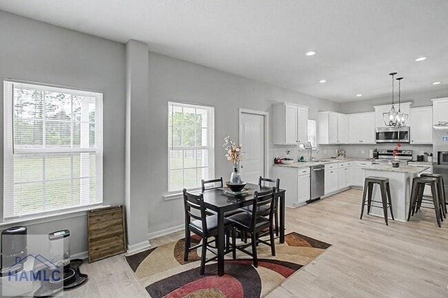 Building Photo - 18 Sunflower Cir NE