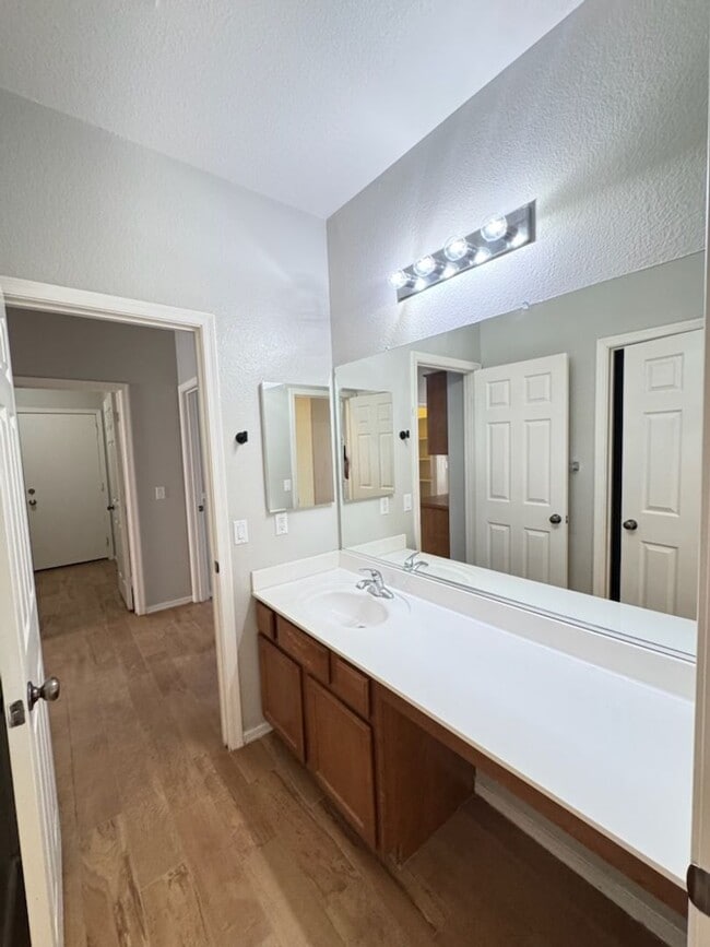 Building Photo - Chandler 4 bed 2 bath
