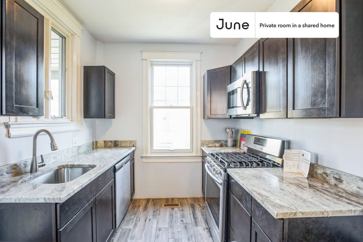 Building Photo - Room in Shared 7 bed/6 bath home in Dupont Park