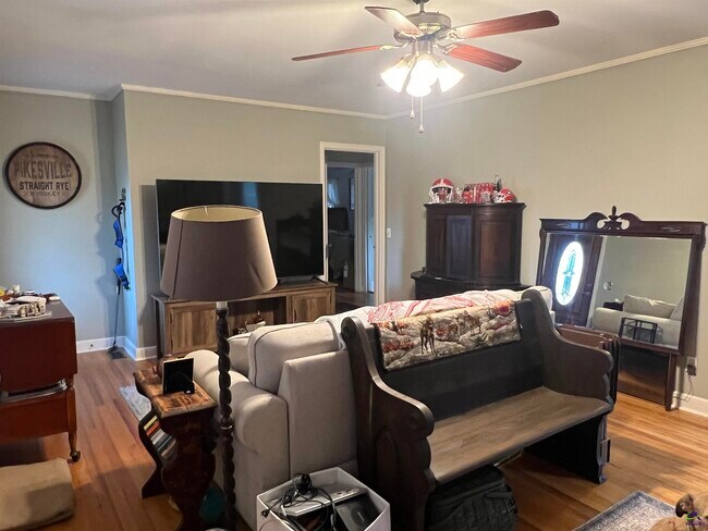 Building Photo - 145 Holmes Ave